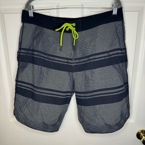 Oakley Tailored Fit Gray and Black Board Shorts with Neon Accents Size 34 GUC - Picture 1 of 7